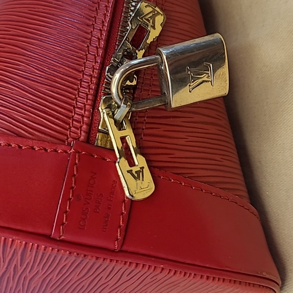 LOUIS VUITTON VINTAGE 1996 RED EPI ALMA BAG,LOUIS VUITTON LOCK/KEY #340 DUST BAG - Picture 11 of 17